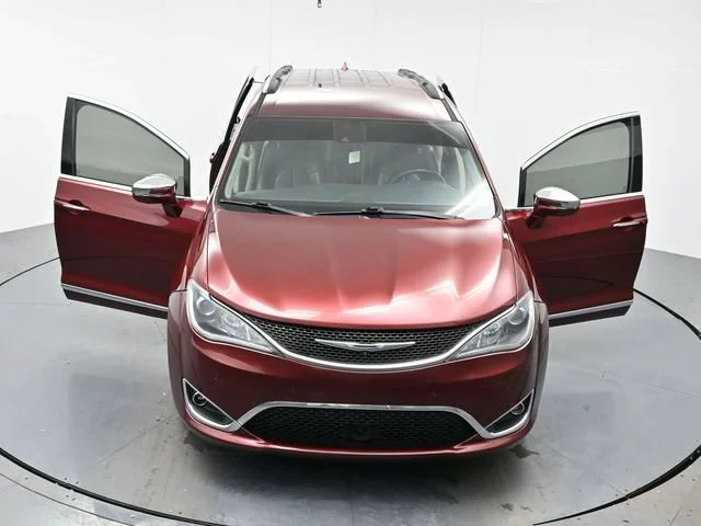 Used 2018 Velvet Red Pearlcoat Chrysler Limited image 41