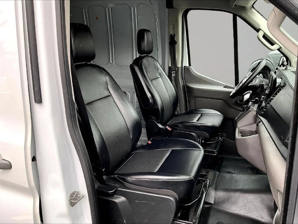 Used 2024 Oxford White Ford Base image 30