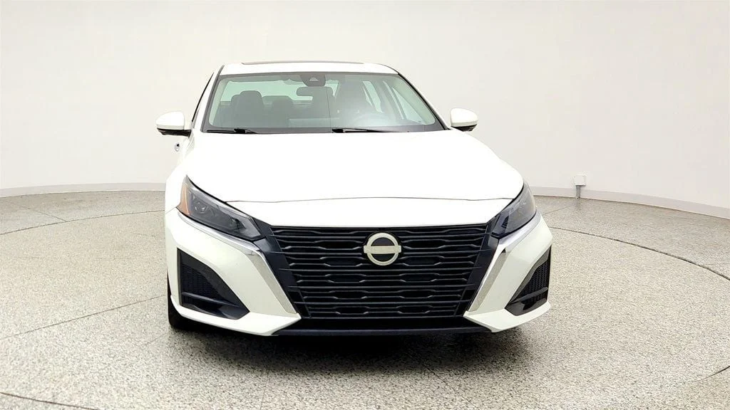 Used 2023 Pearl White Tricoat Nissan 2.5 SL AWD Sedan image 2