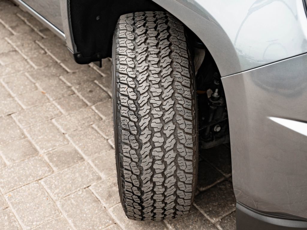 Used 2019 Satin Steel Metallic Chevrolet Z71 image 48