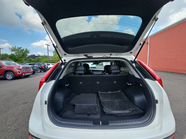 Used 2023 White Kia EX image 35