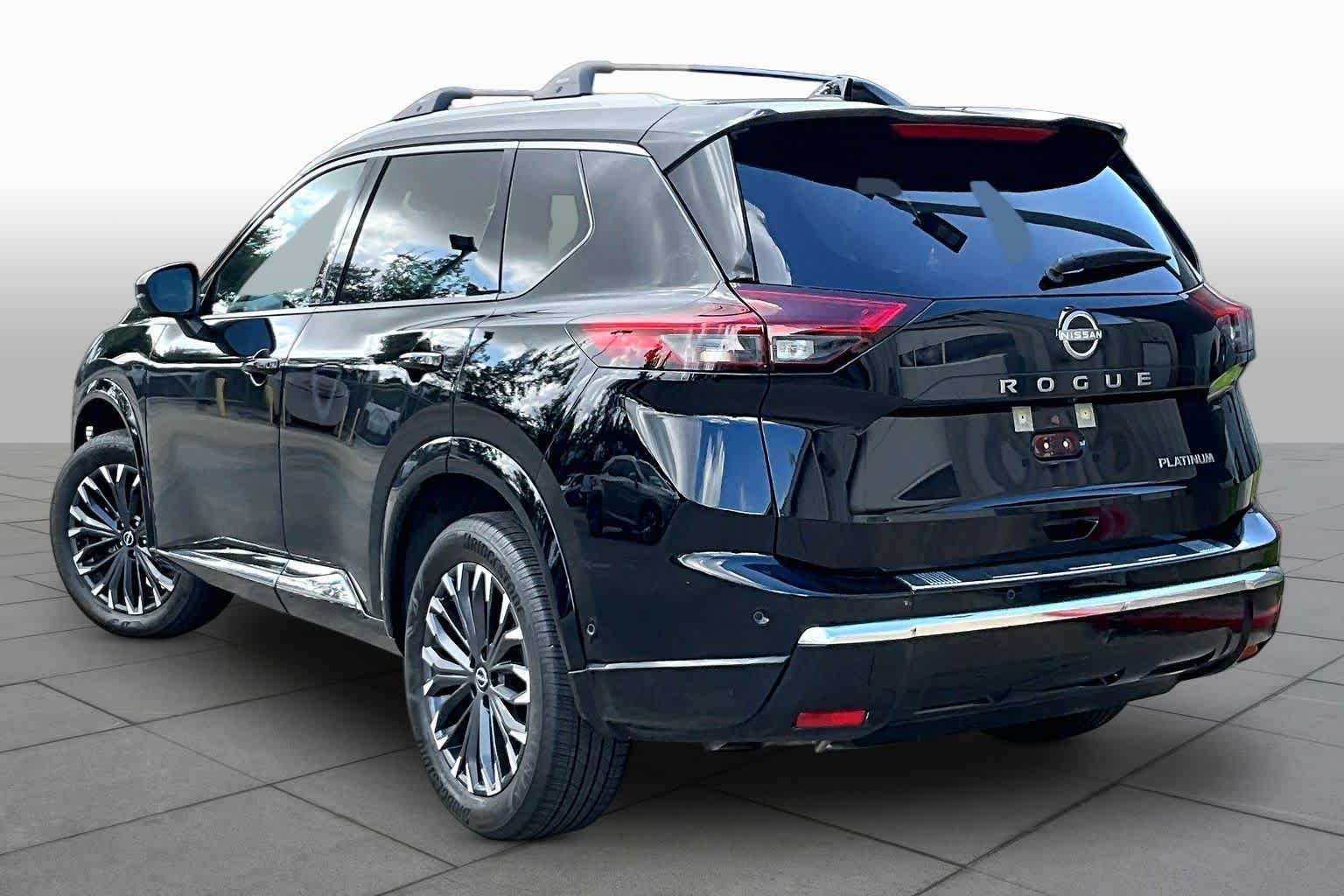 Used 2025 Super Black Nissan Platinum image 11
