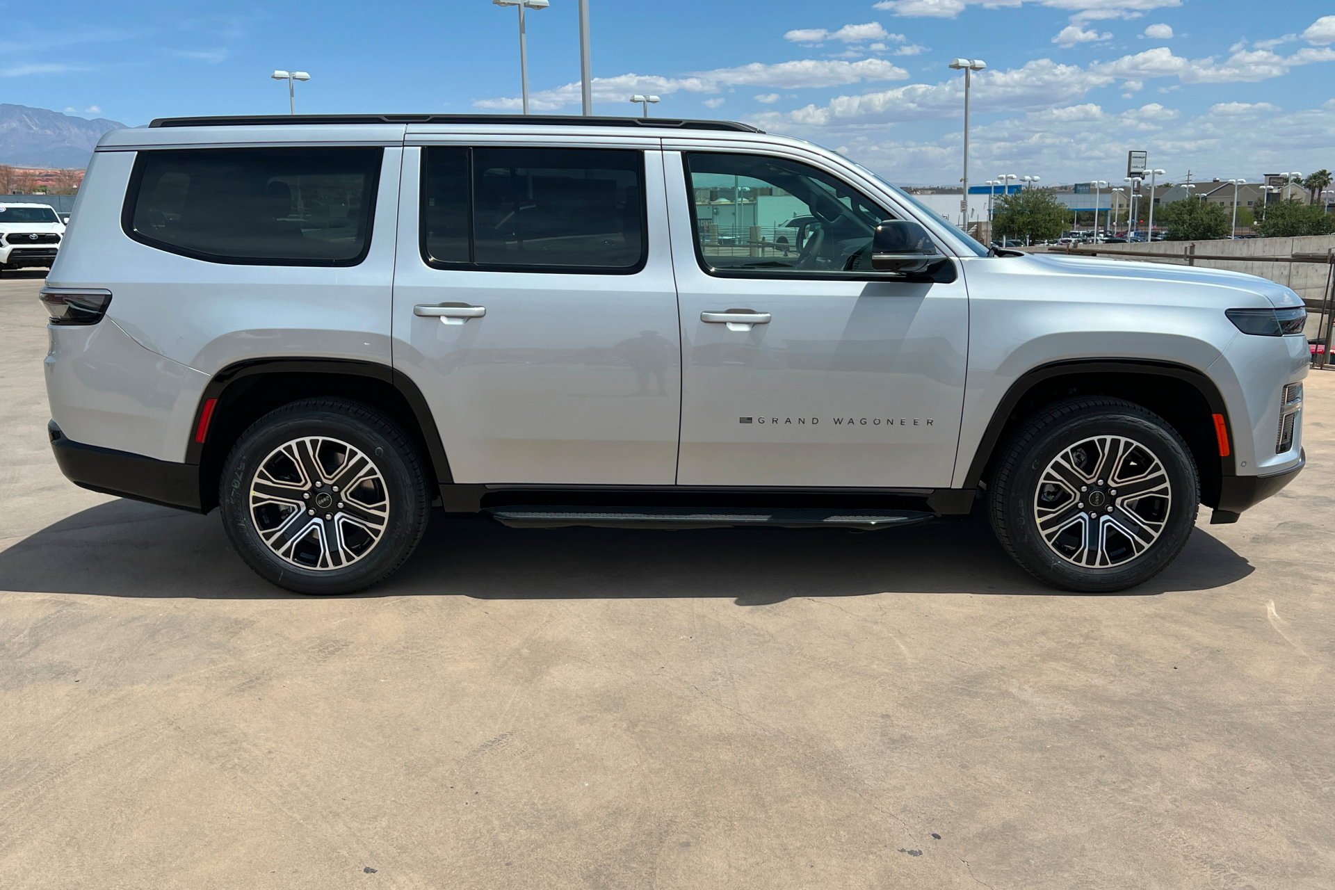 New 2026 Silver-Zynith Exterior Paint Jeep  image 7