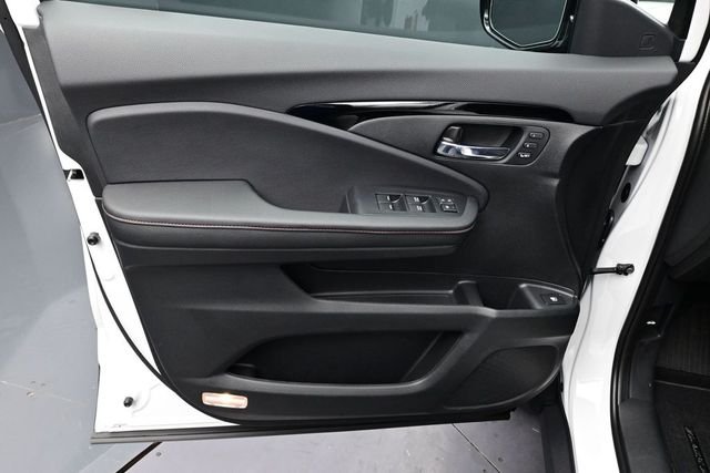 New 2026 Platinum White Pearl Honda Black Edition image 15