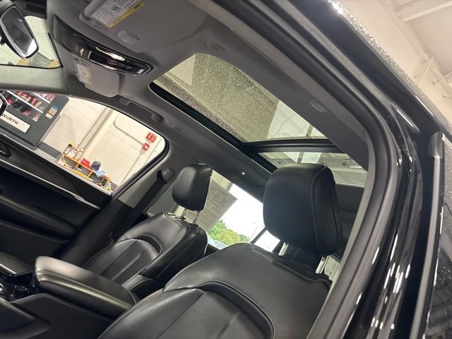 Used 2021 Diamond Black Crystal Pearlcoat Jeep Limited image 16