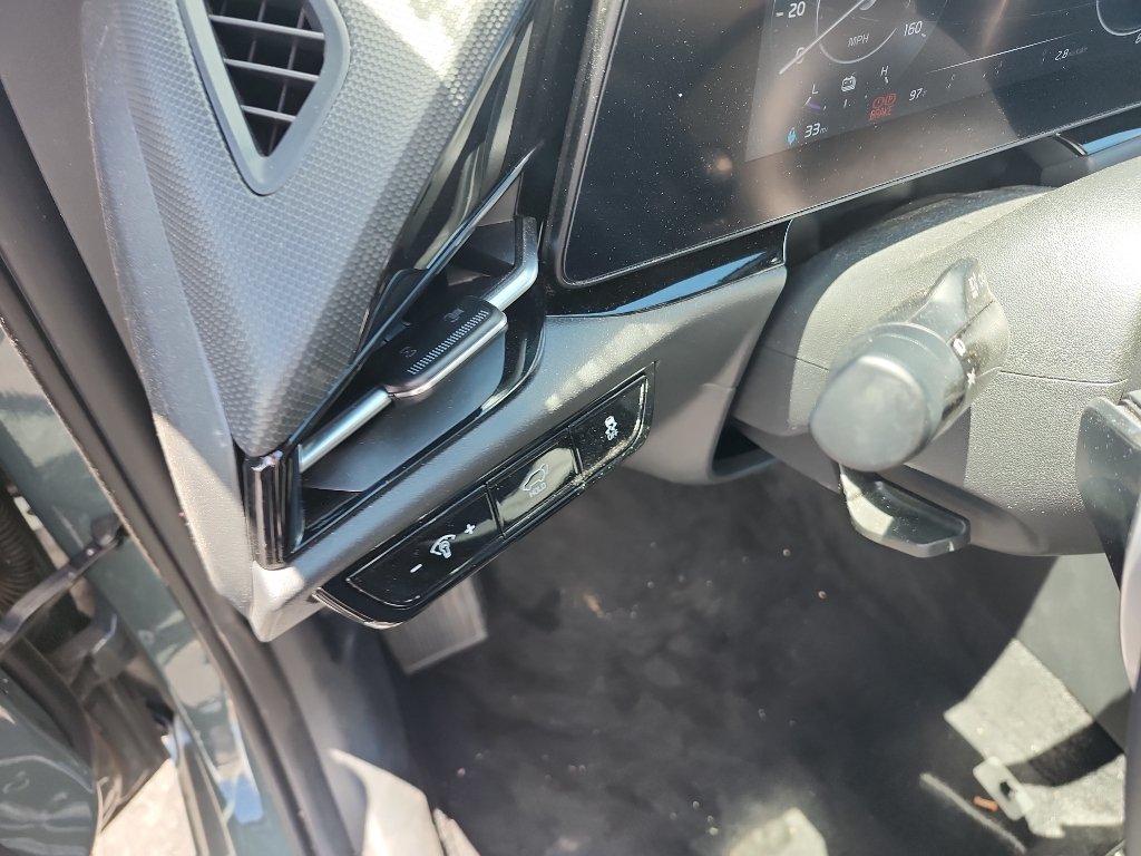 Used 2023 Cityscape Green Kia Wind image 17