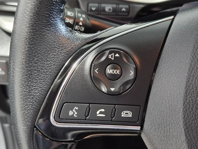 Used 2024 White Mitsubishi SEL image 27