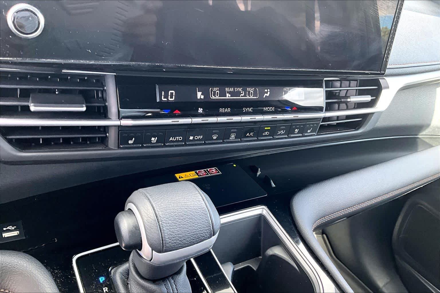 Used 2025 Wind Chill Pearl Toyota Platinum image 29