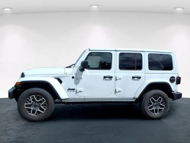Used 2025 White Jeep Sahara image 5