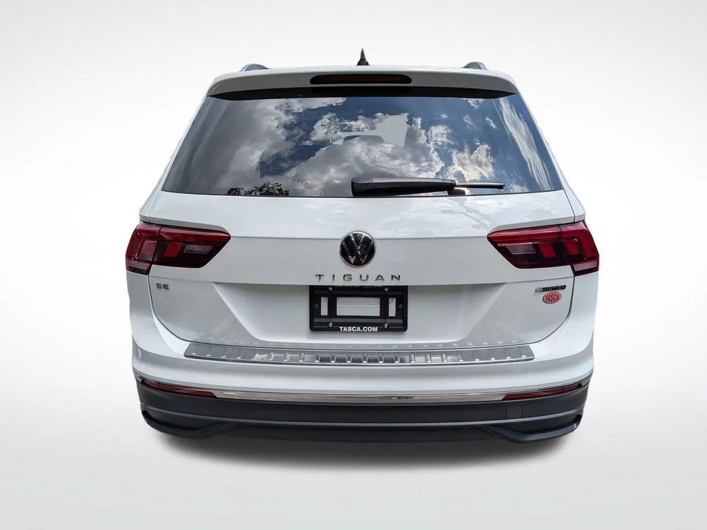 Used 2024 White Volkswagen 2.0T SE image 4