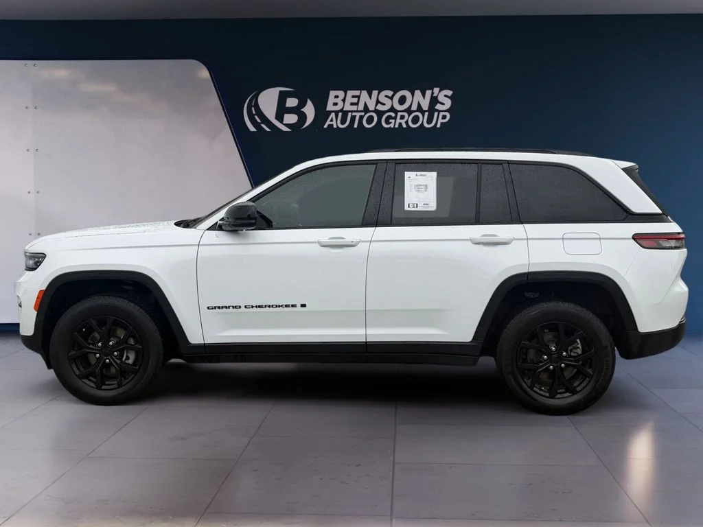 Used 2025 White Jeep Altitude image 2