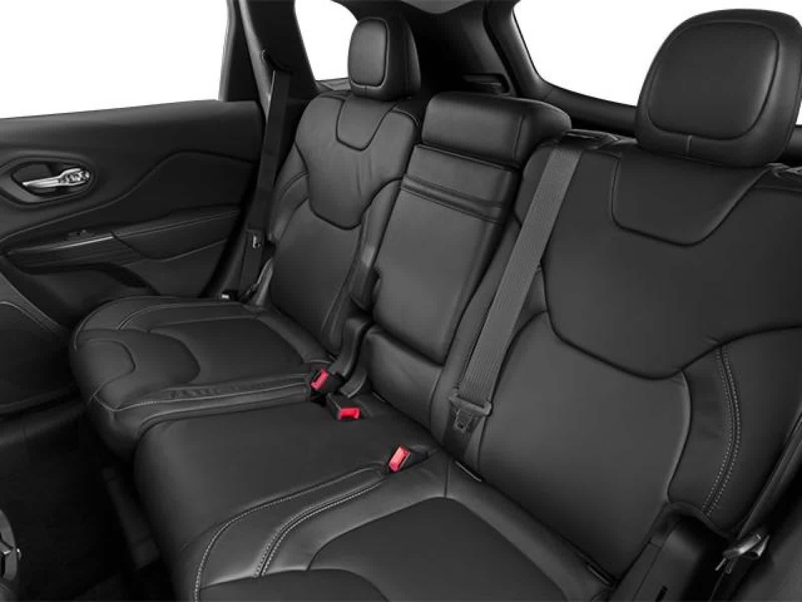 Used 2014 Brilliant Black Crystal Pearlcoat Jeep Latitude image 8