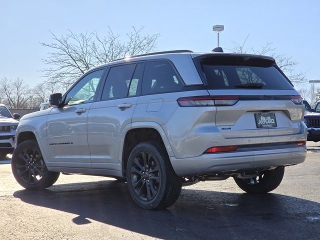 New 2026 Silver Zynith Exterior Paint Jeep Limited Reserve image 29