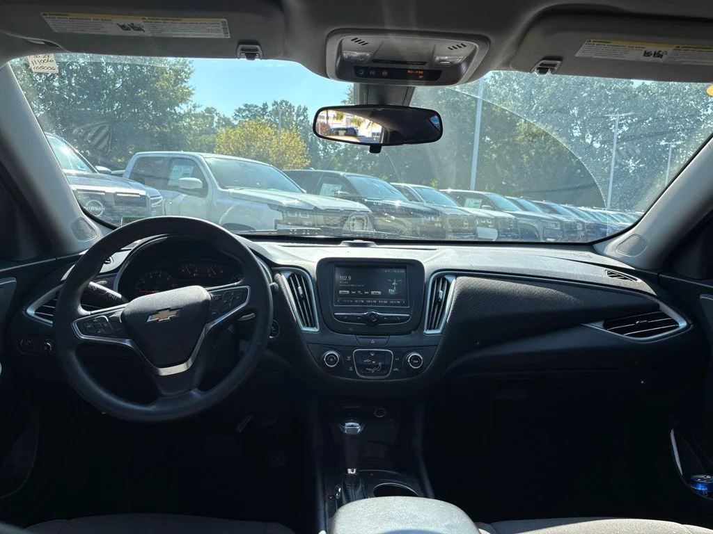 Used 2018 Silver Chevrolet LS image 8