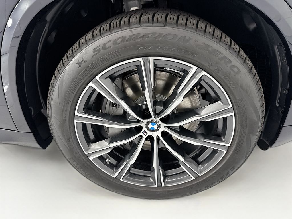 New 2026 Carbon Black Metallic BMW xDrive50e image 31