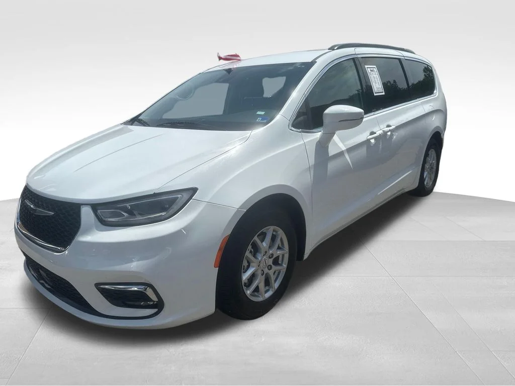 Used 2022 White Chrysler Touring L image 2