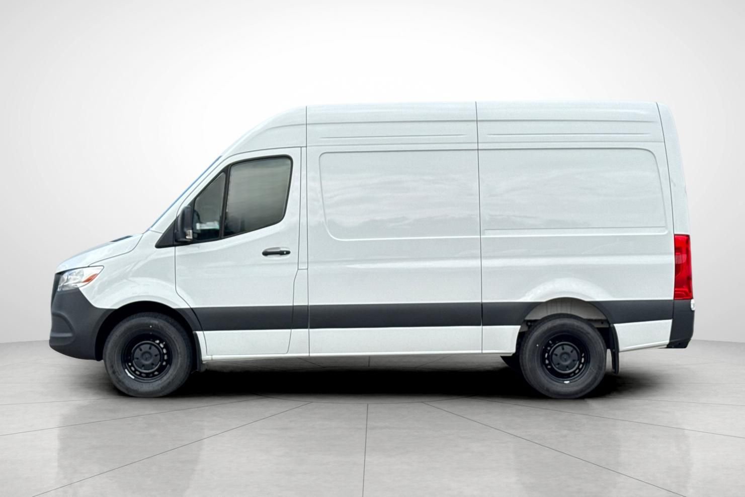 New 2026 Arctic+White Mercedes-Benz Cargo 144 WB image 25