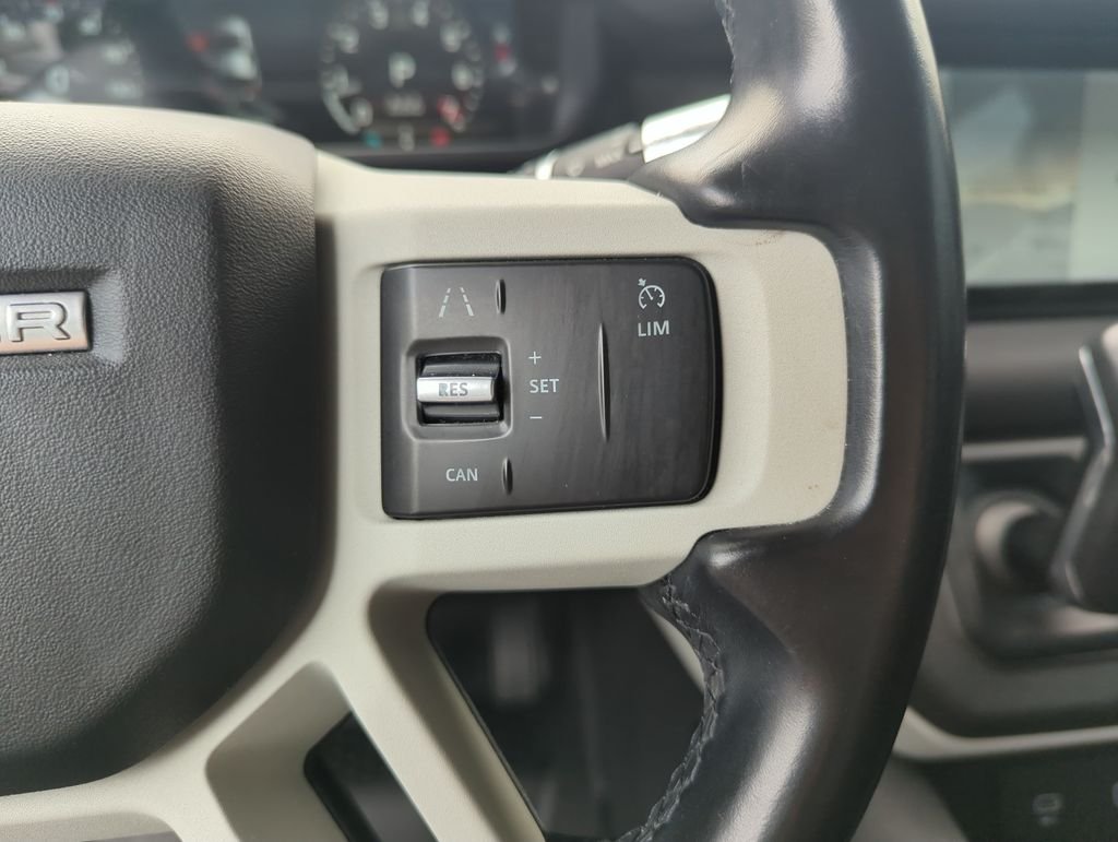 Used 2022  Land Rover S image 22