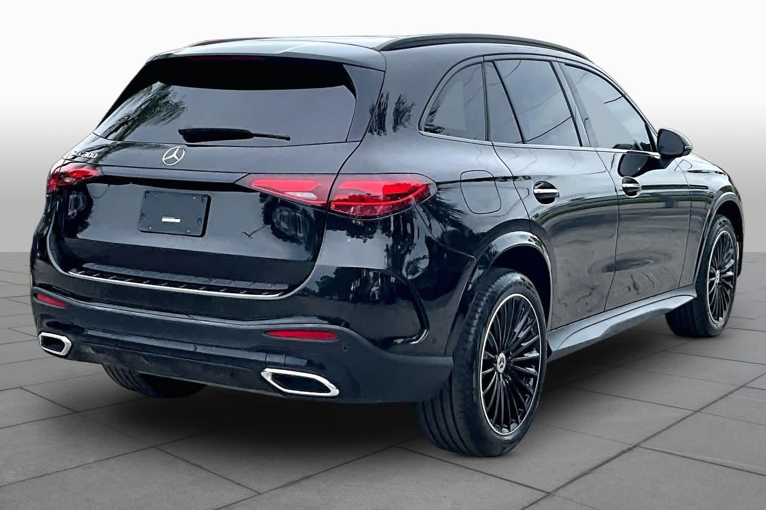 Used 2023 Obsidian Black Metallic Mercedes-Benz GLC 300 image 13