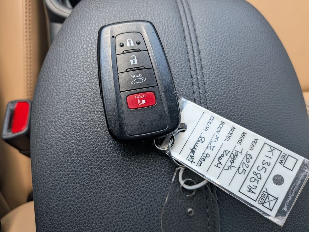 Used 2025  Toyota XLE Premium image 32