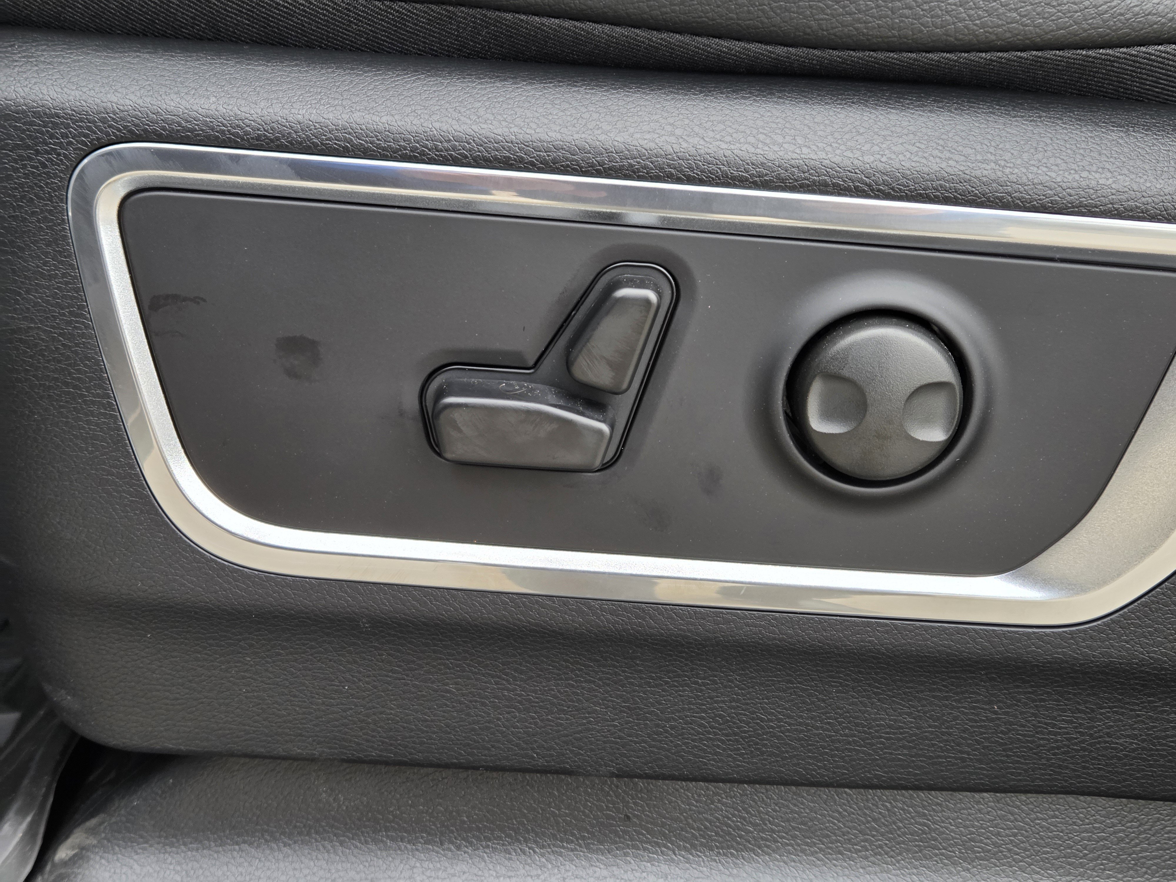New 2026 Bright White Clearcoat Ram Laramie image 22