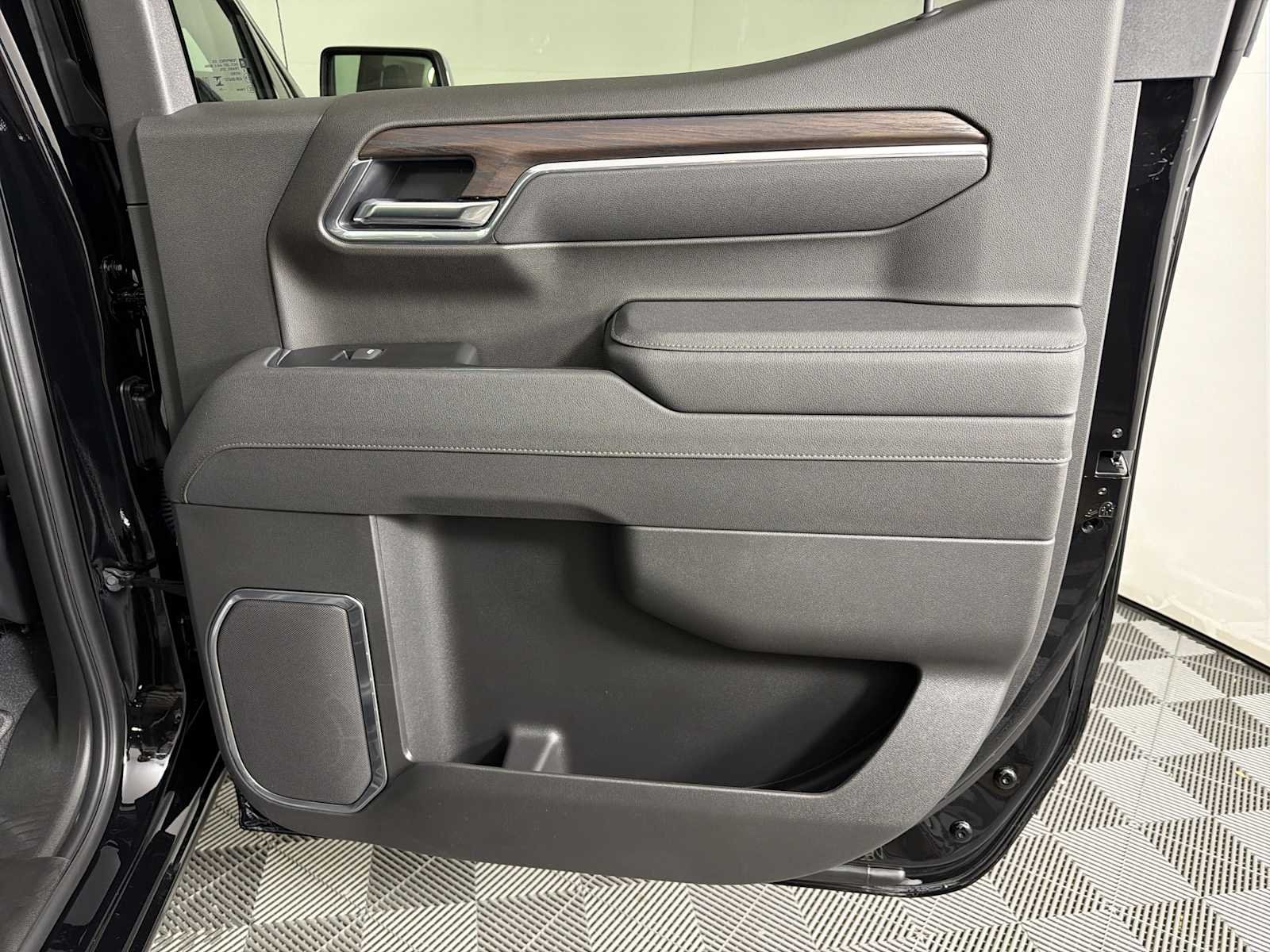 New 2026 Onyx Black GMC SLT image 14
