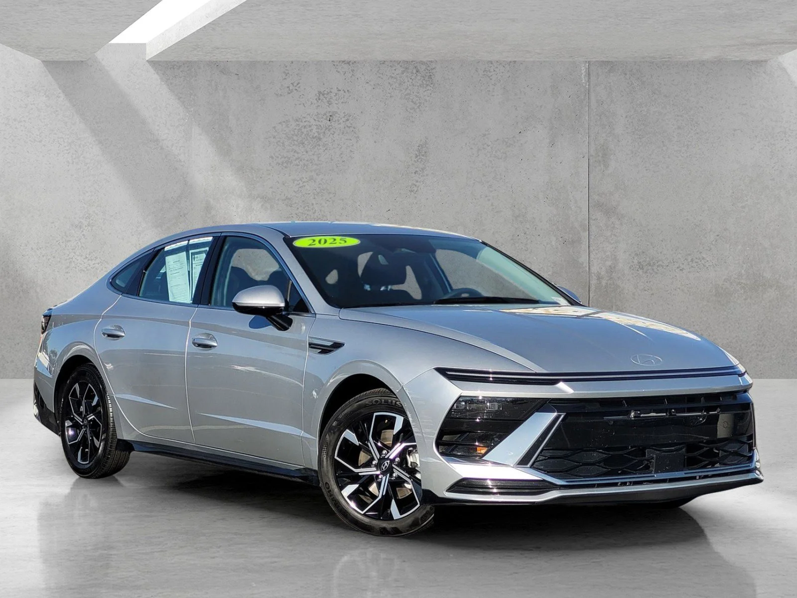 2025 Hyundai Sonata SEL's photo