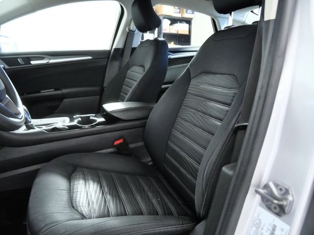 Used 2016 Silver Ford SE image 17