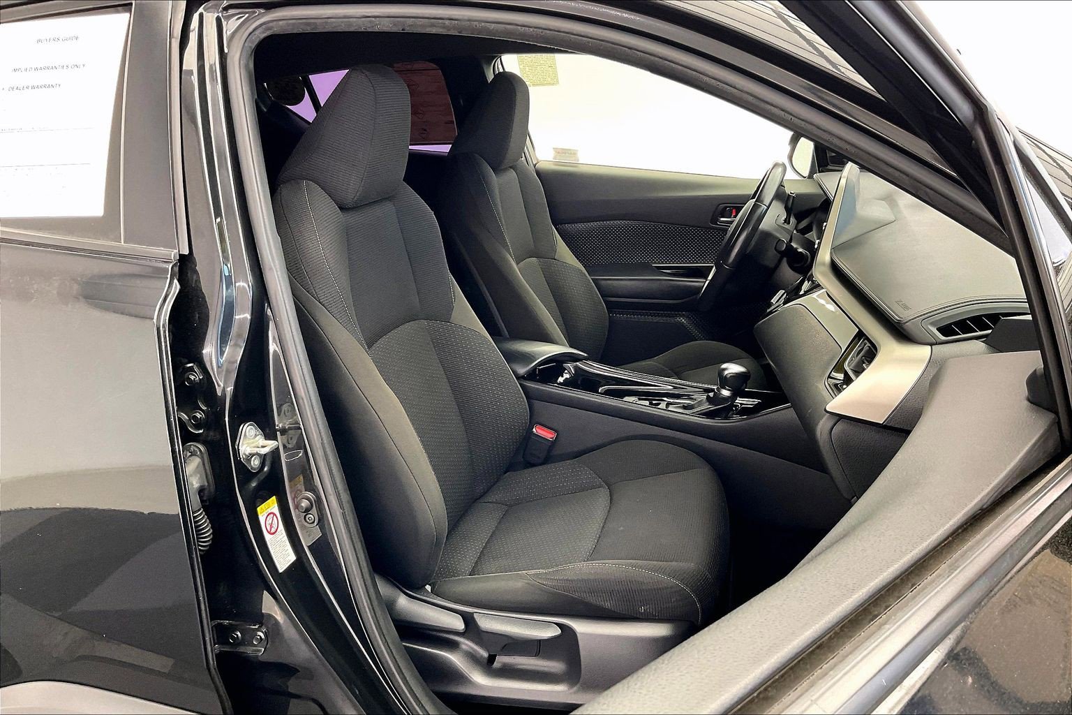 2019 Toyota C-HR XLE photo 5