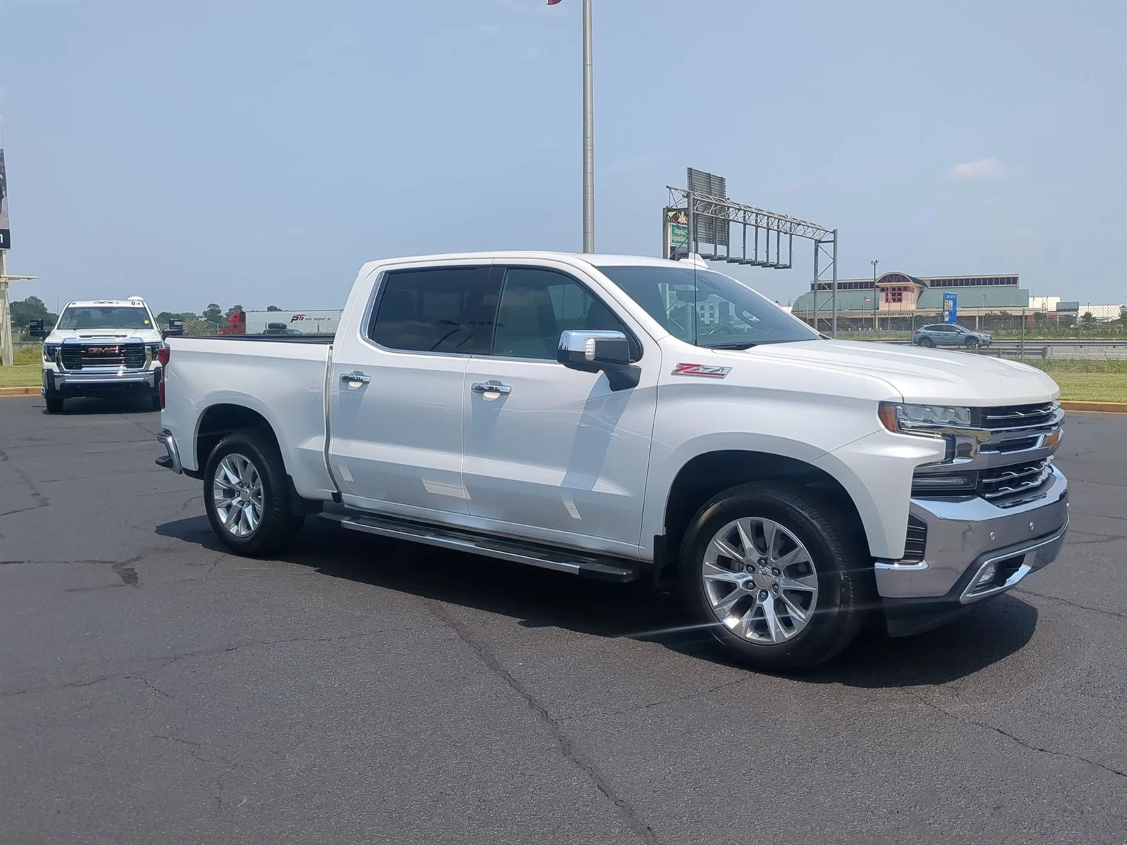 Used 2022 Iridescent Pearl Tricoat Chevrolet LTZ image 2
