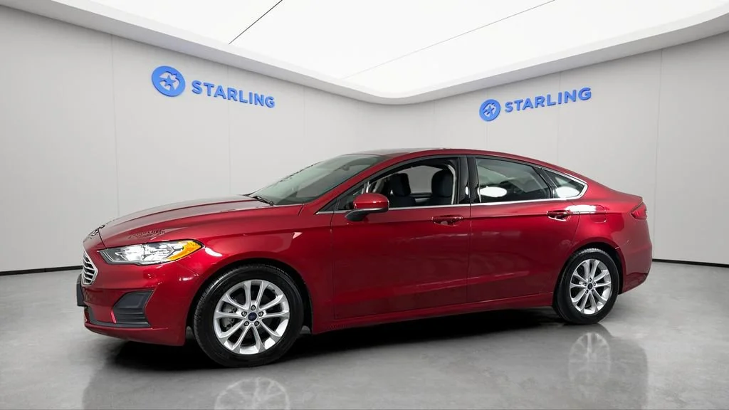 Used 2020 Red Ford SE image 2
