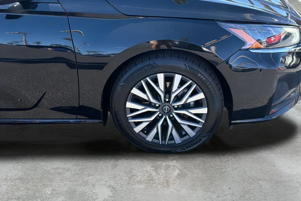 Used 2024 Black Nissan 2.5 SV image 9