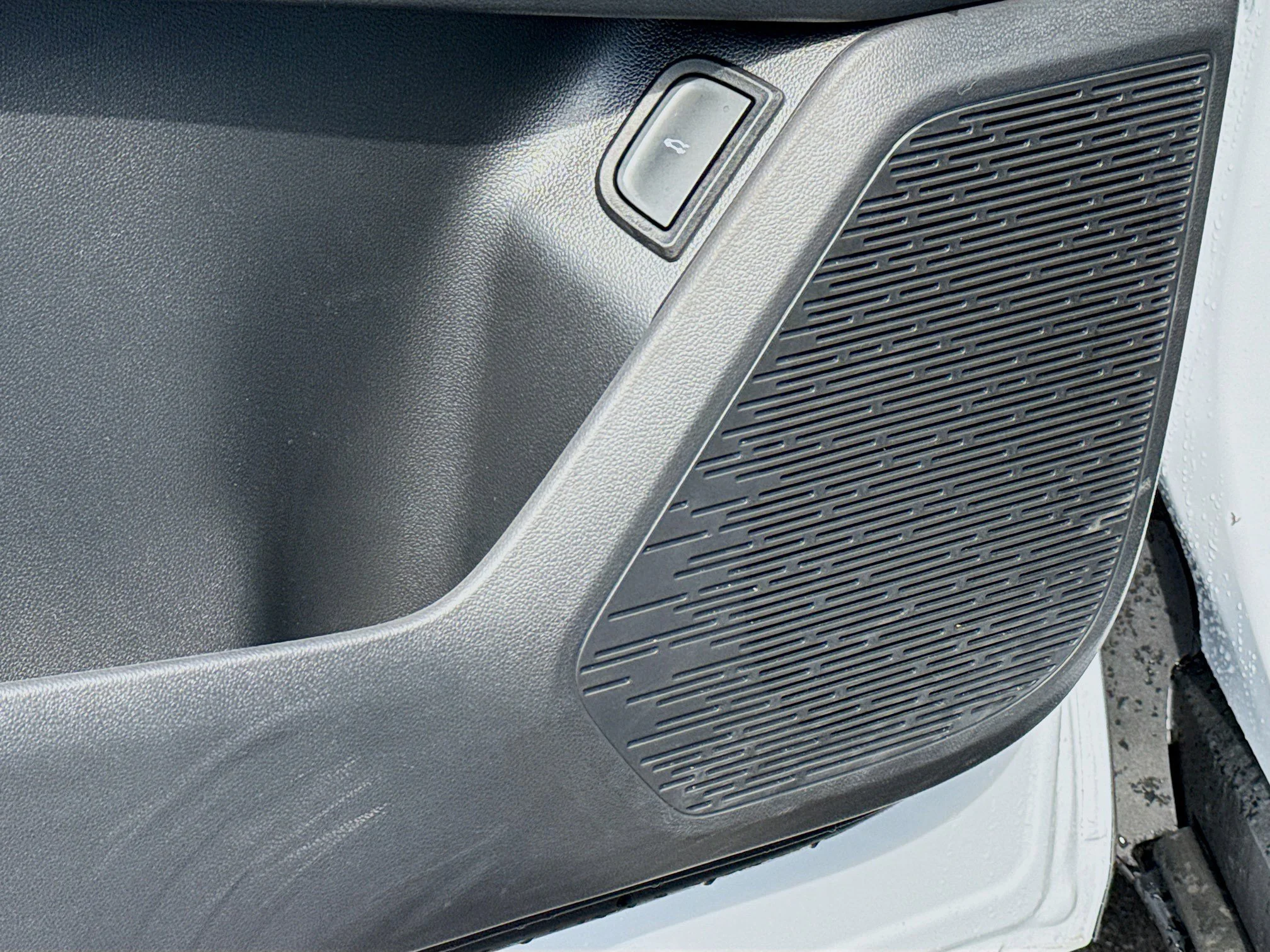 Used 2026 Polar White Tricoat Chevrolet FWD RS image 24