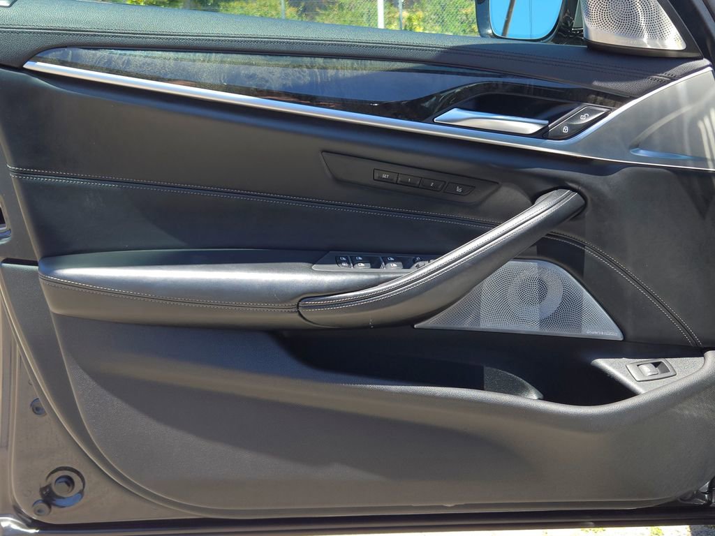 Used 2018 Dark Graphite Metallic BMW M550i xDrive image 17