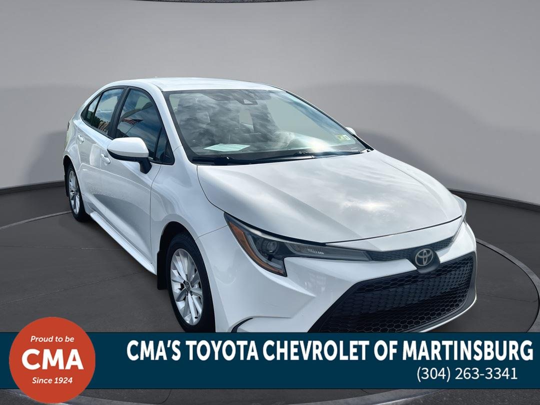 Used 2020 Super White TOYOTA LE image 1