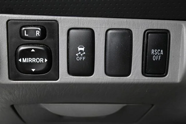 Used 2015 White Toyota Base image 30