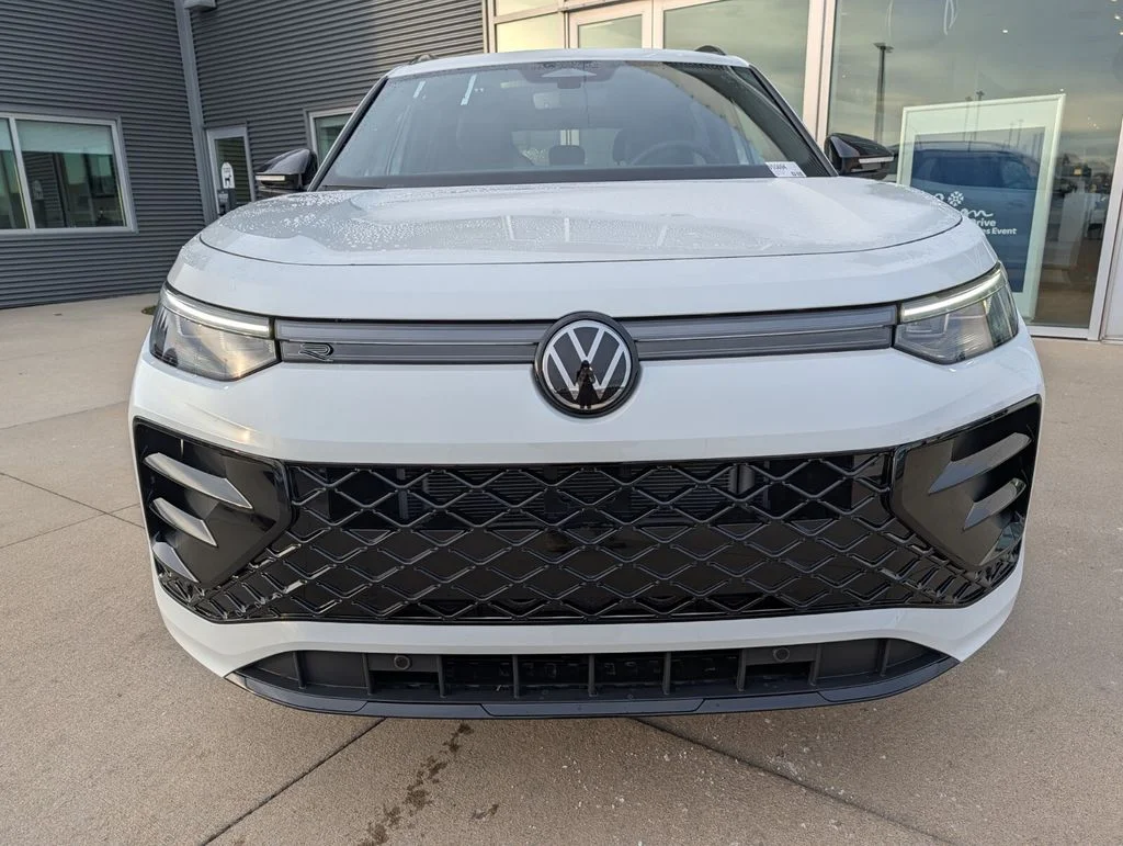 New 2026 White/off-white Volkswagen 2.0T SE R-Line Black image 9