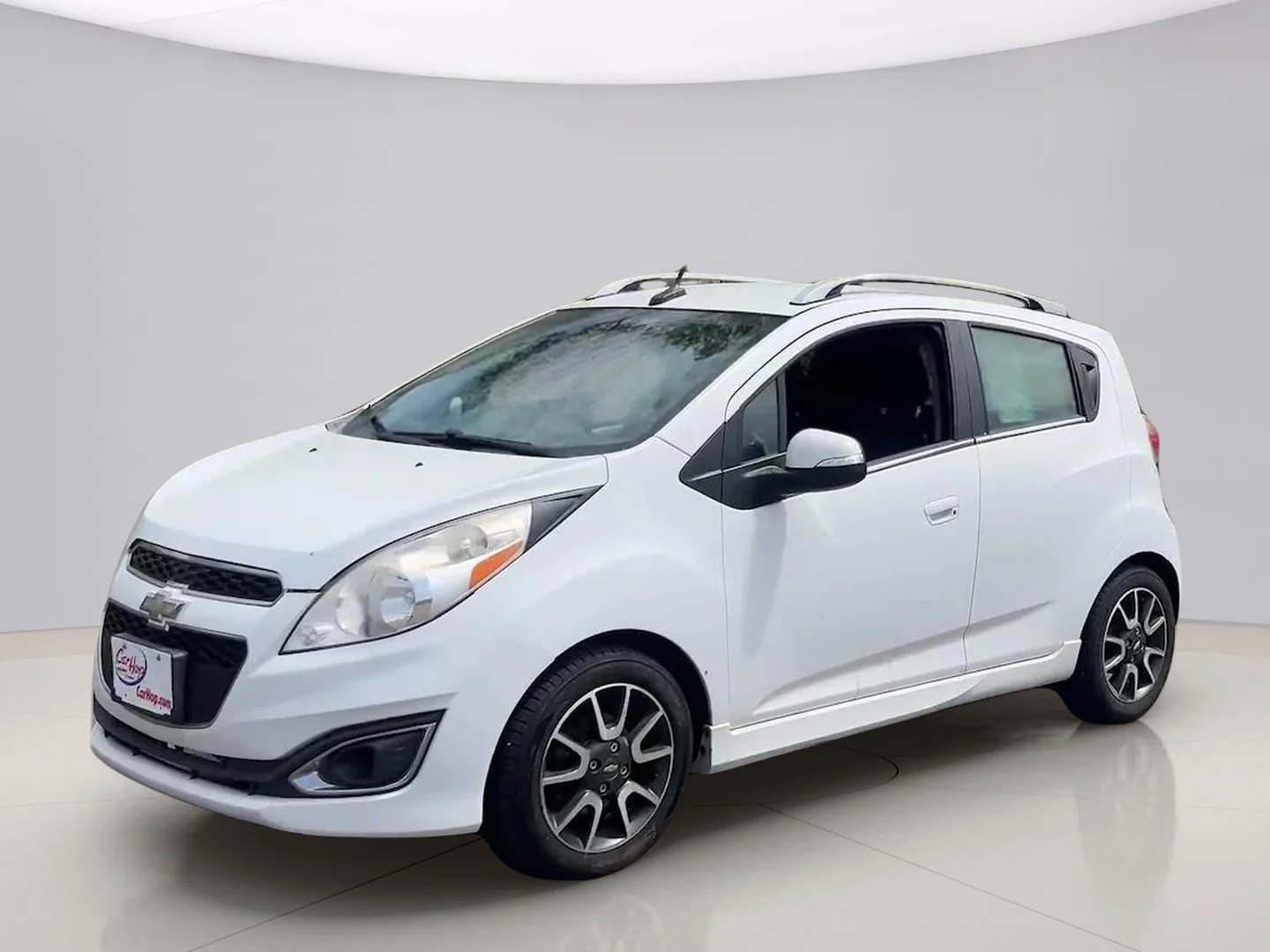 Used 2014 White Chevrolet  image 1