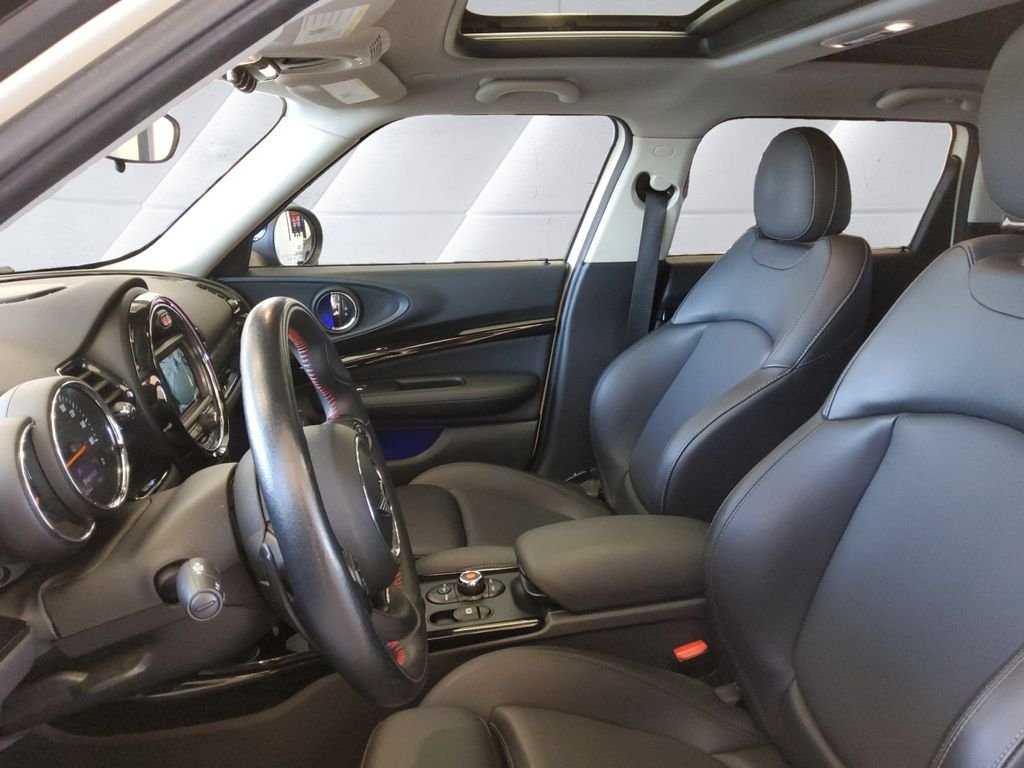 Used 2019 White MINI Classic image 7
