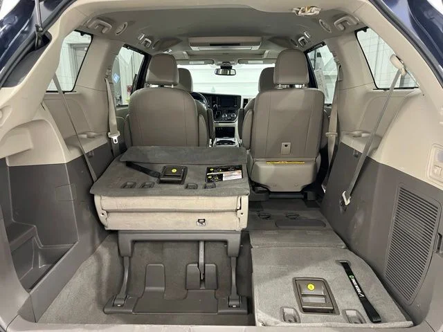 2019 Toyota Sienna XLE - Photo 22