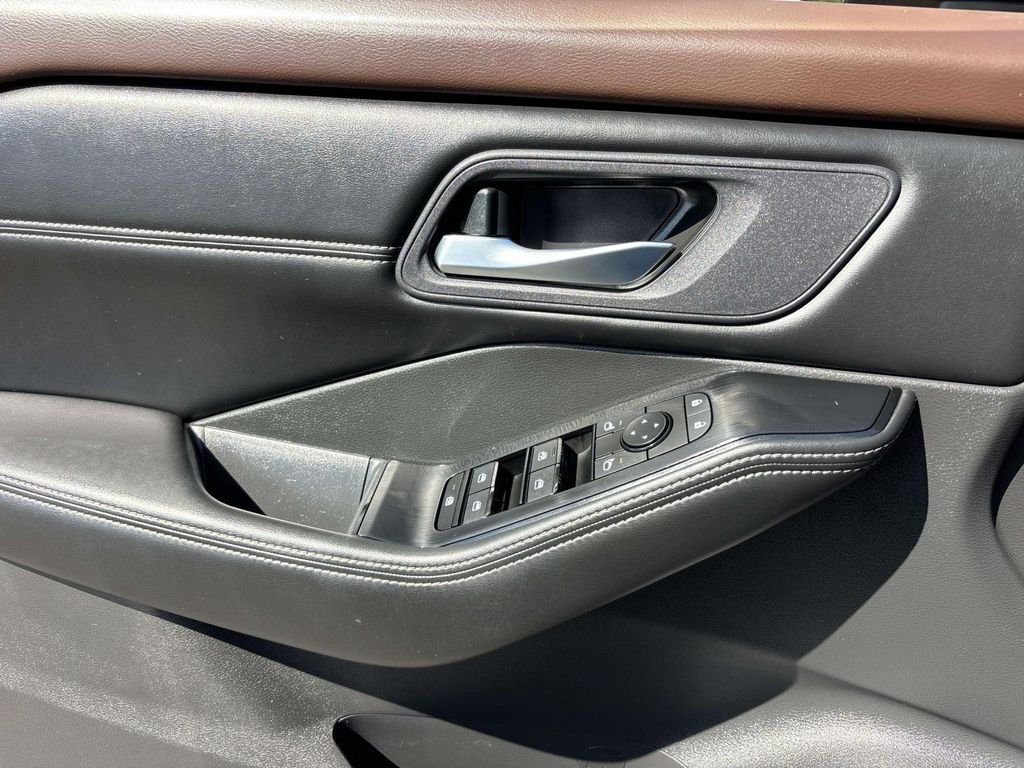 Used 2023 Gray Nissan SV image 19