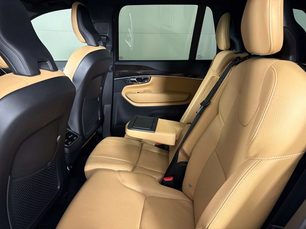 Used 2019 White Volvo T6 Momentum image 37