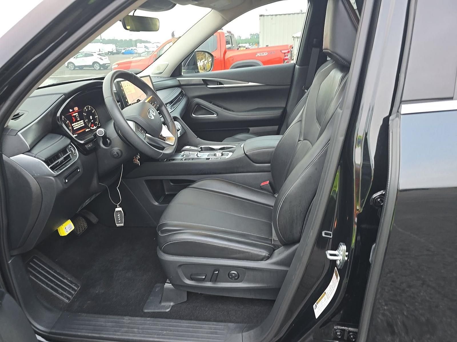 Certified Used 2026 Black INFINITI LUXE image 4