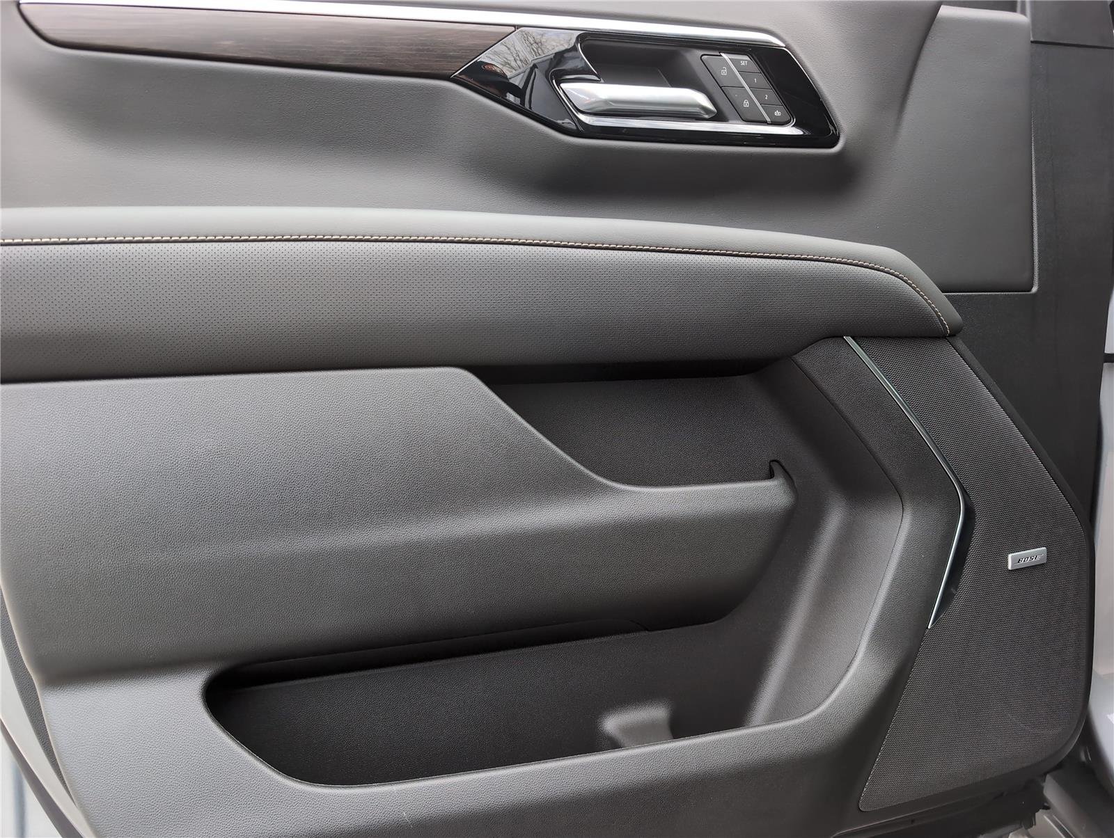 2026 Chevrolet Suburban Premier - Photo 15