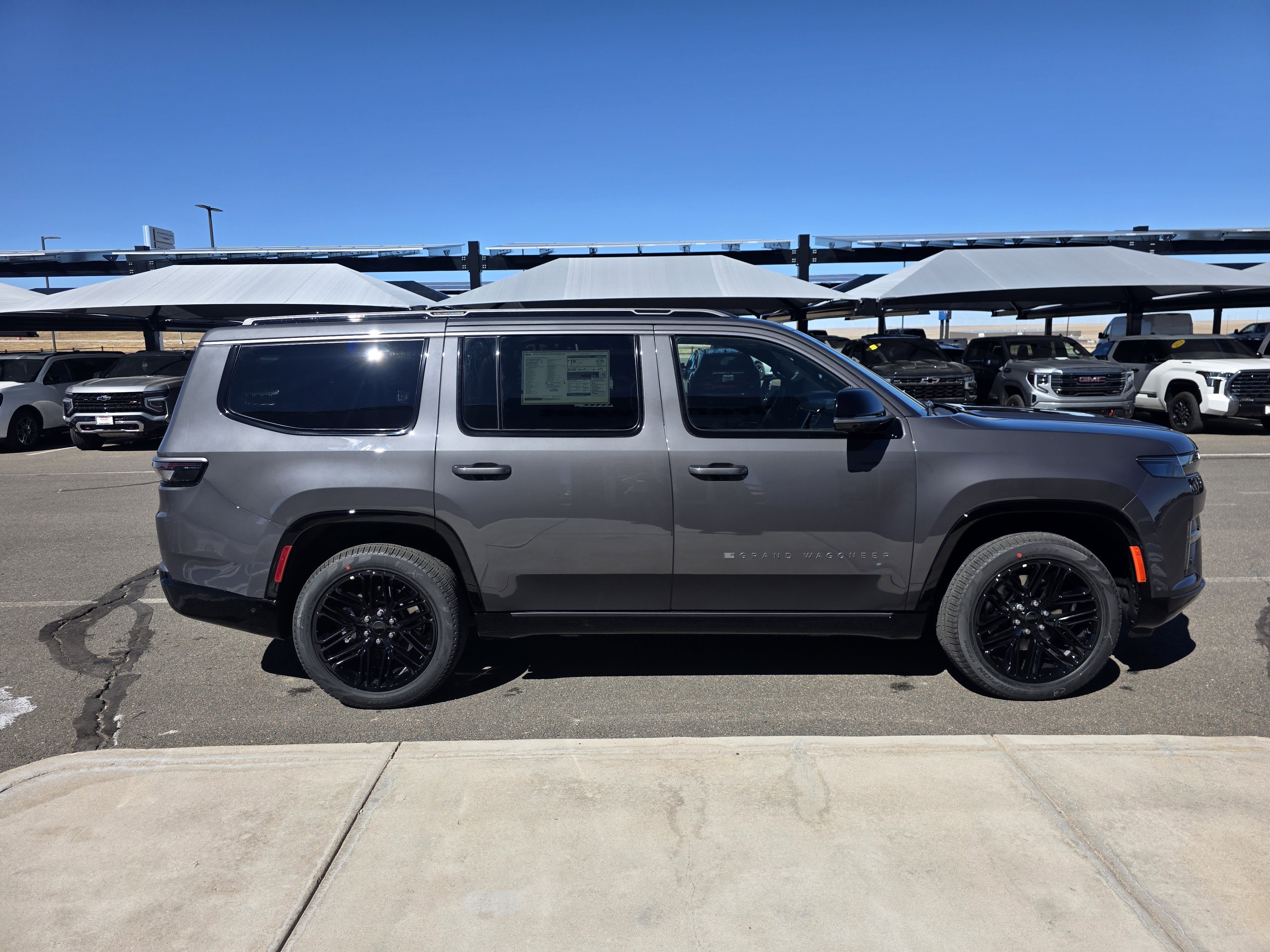 New 2026 Baltic-Gray Metallic Clear-Coat Exterior Paint Jeep Limited Reserve image 5