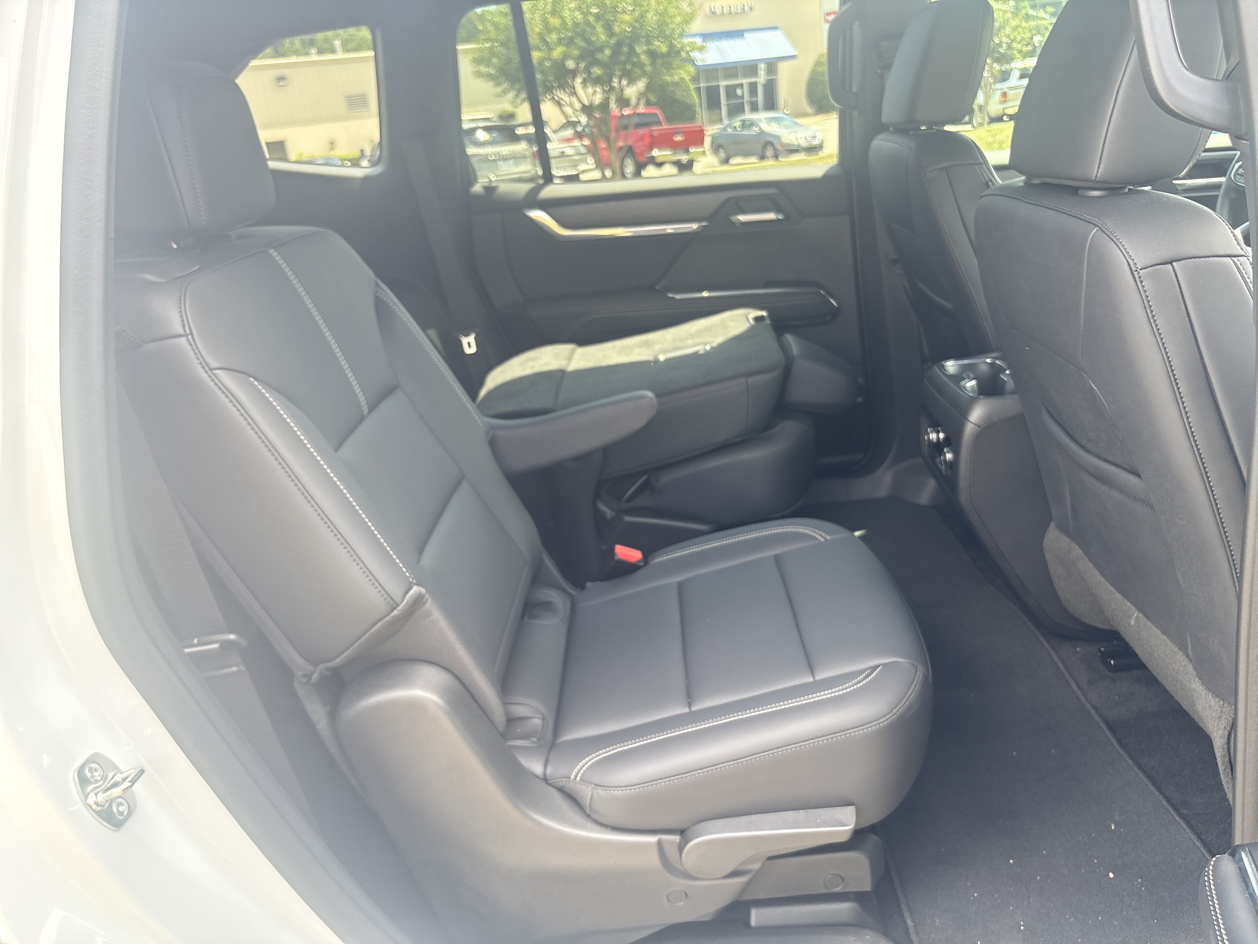 Used 2024 Summit White GMC FWD Elevation image 20