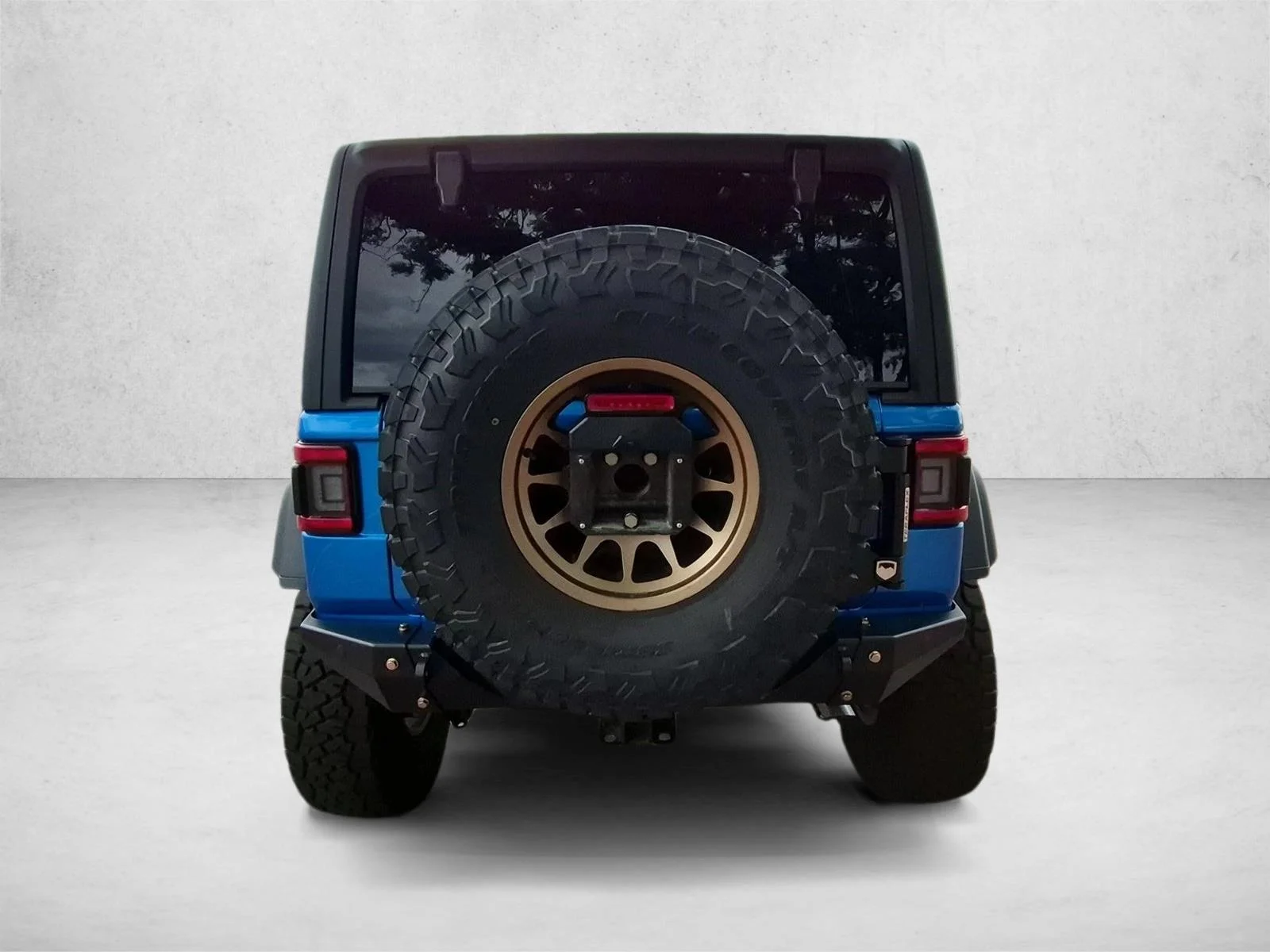 Used 2025 Hydro Blue Pearlcoat Jeep Rubicon image 5
