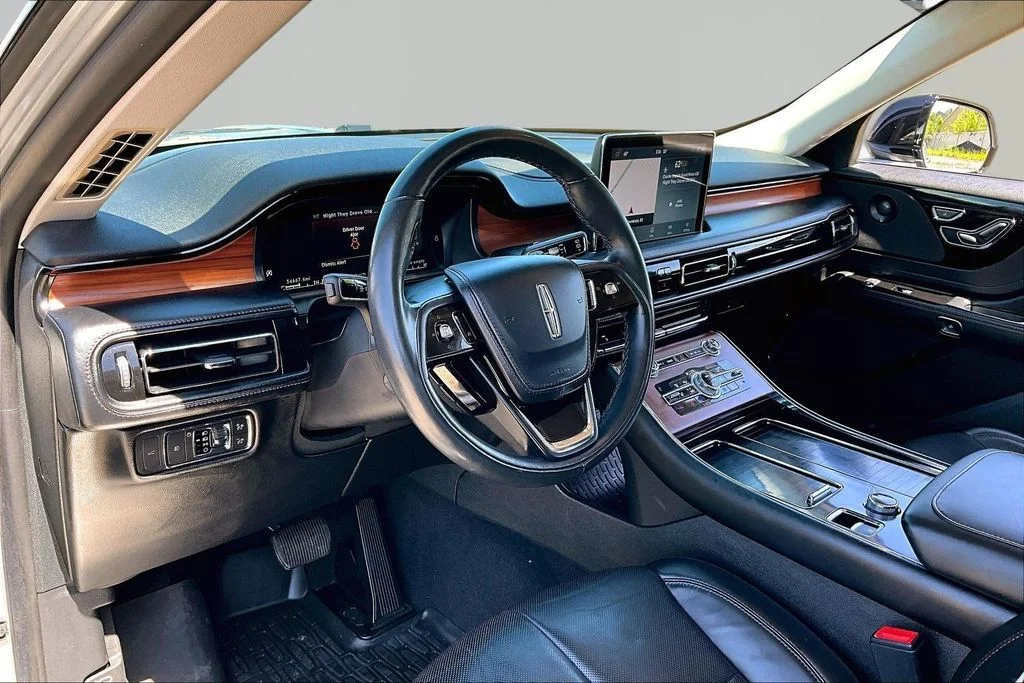 Used 2020 Radiance Metallic Lincoln Reserve image 14