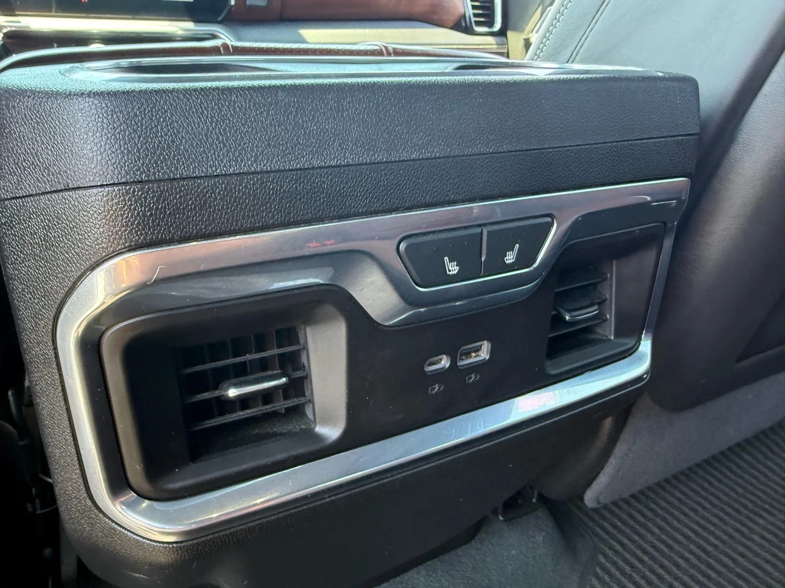 Used 2024 Onyx Black GMC Denali Ultimate image 13