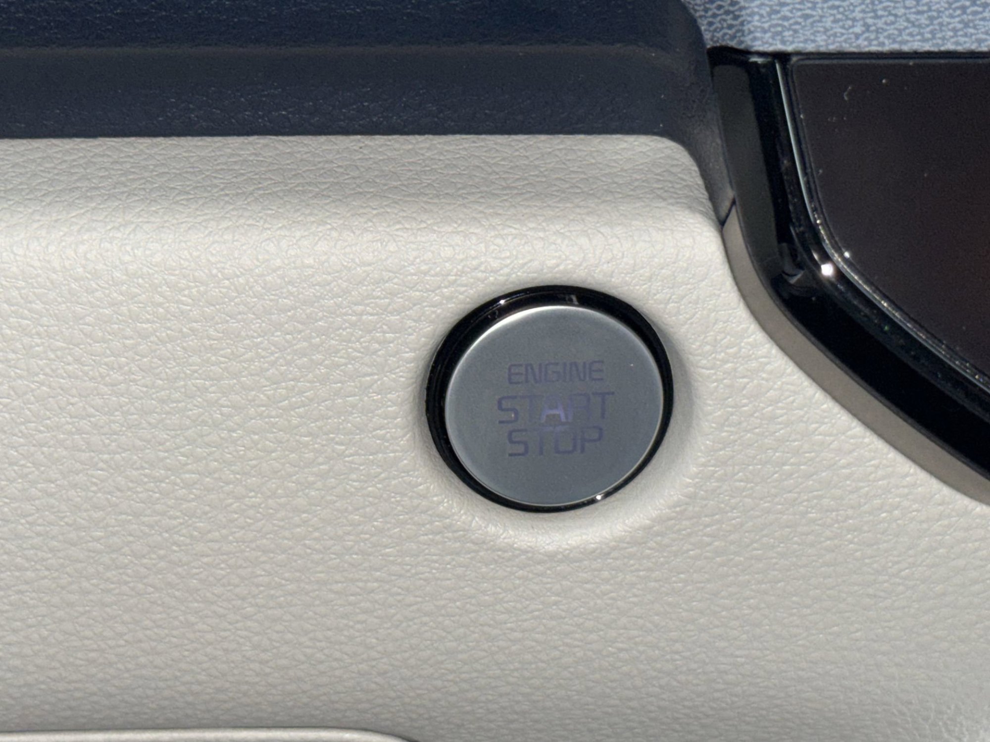 New 2026 Snow White Pearl Kia EX image 30